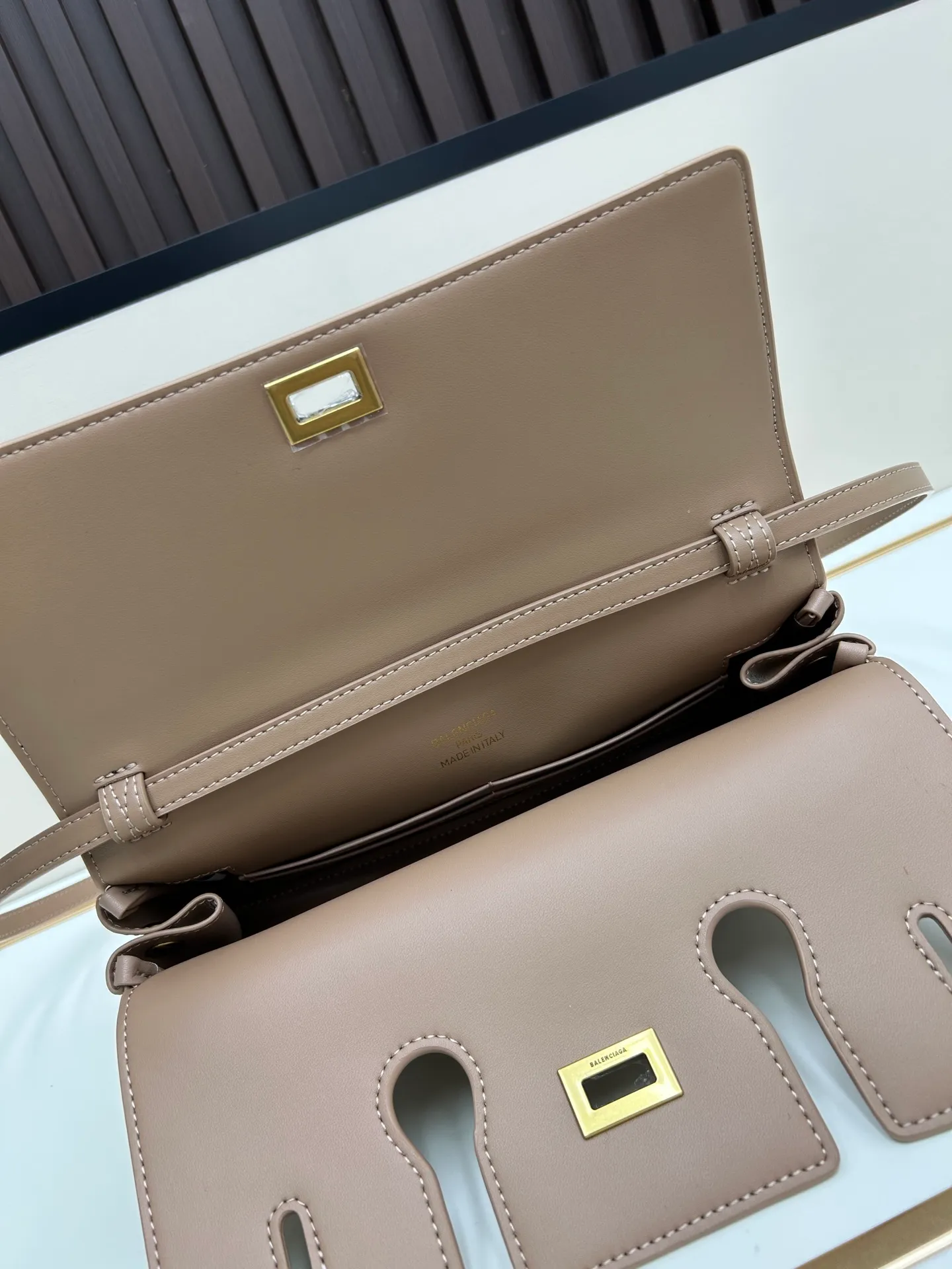 All categories Balenciaga Women's Bags (Balenciaga) Balenciaga 8896