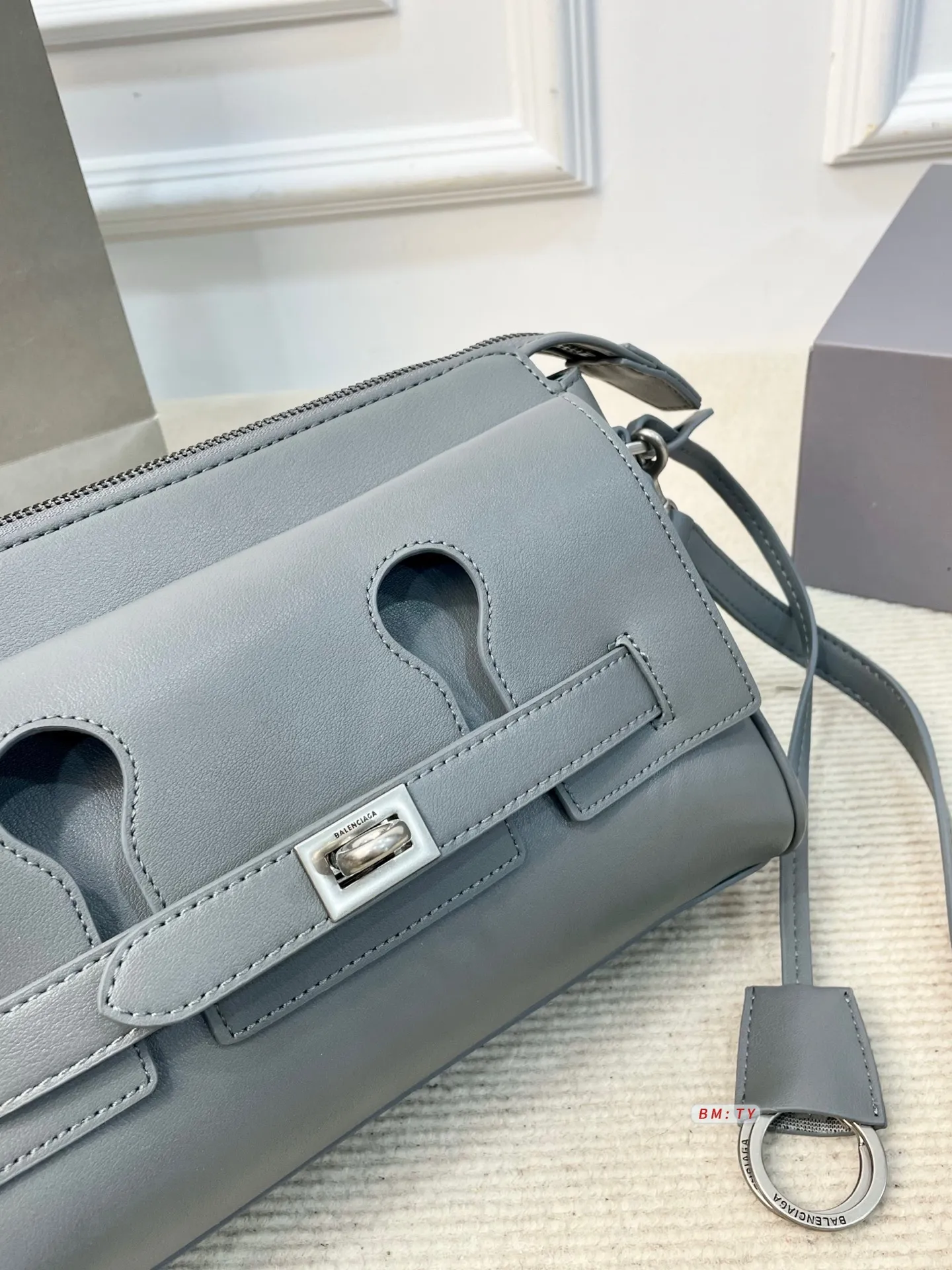 All Categories Official Website "Brand Women's Bags" Women's Bags 💙 BALENCIAGA 2025 New Balenciaga Crossbody Bag
