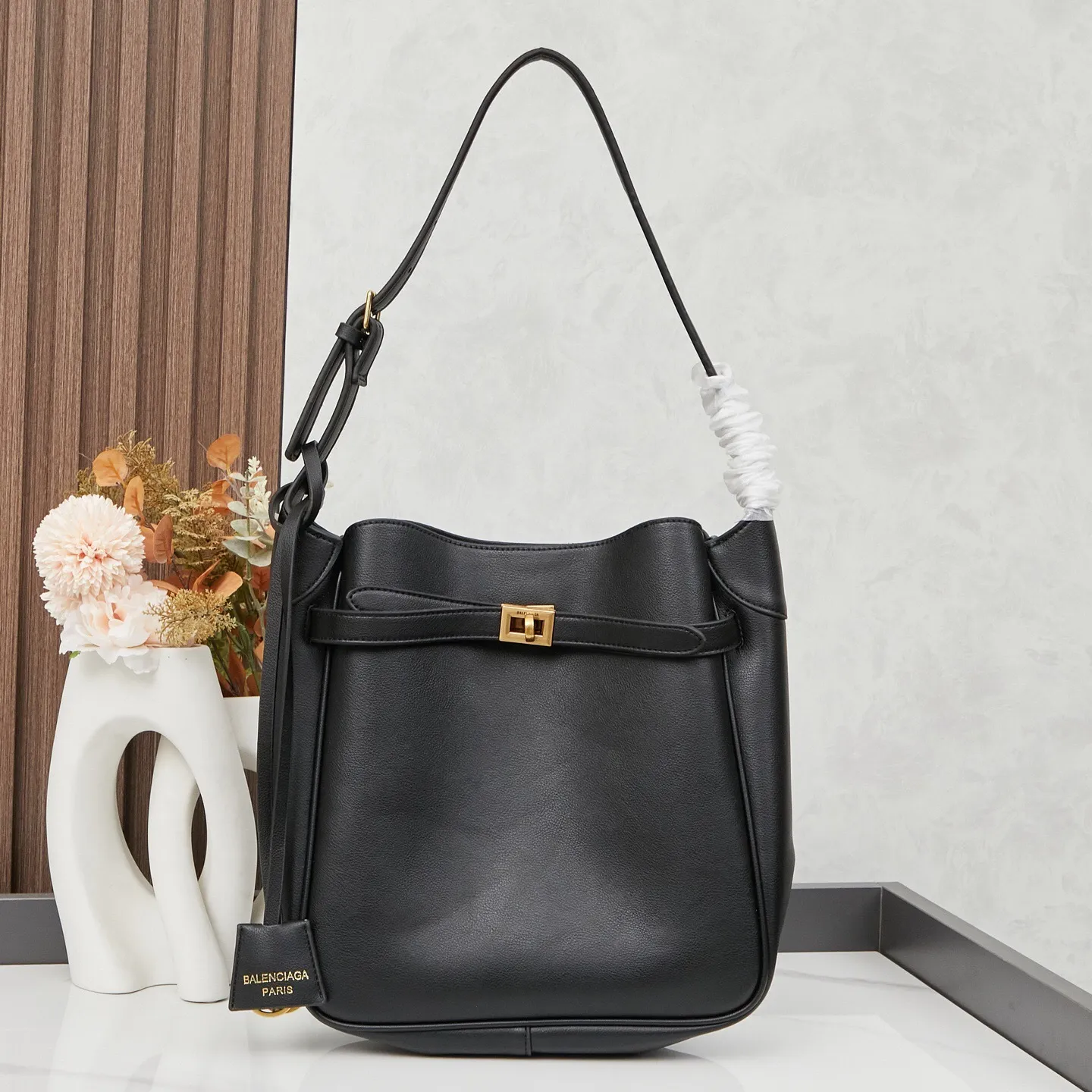 All Categories Official Website "Brand Women's Bags" Women's Bags 💙 BALENCIAGA 2025 Official Website New Balenciaga Crossbody Bag