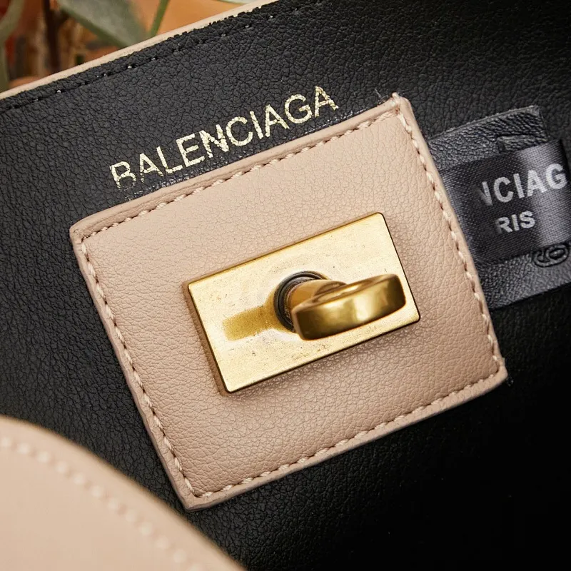 All Categories Official Website "Brand Women's Bags" Women's Bags 💙 BALENCIAGA 2025 Official Website New Balenciaga Crossbody Bag