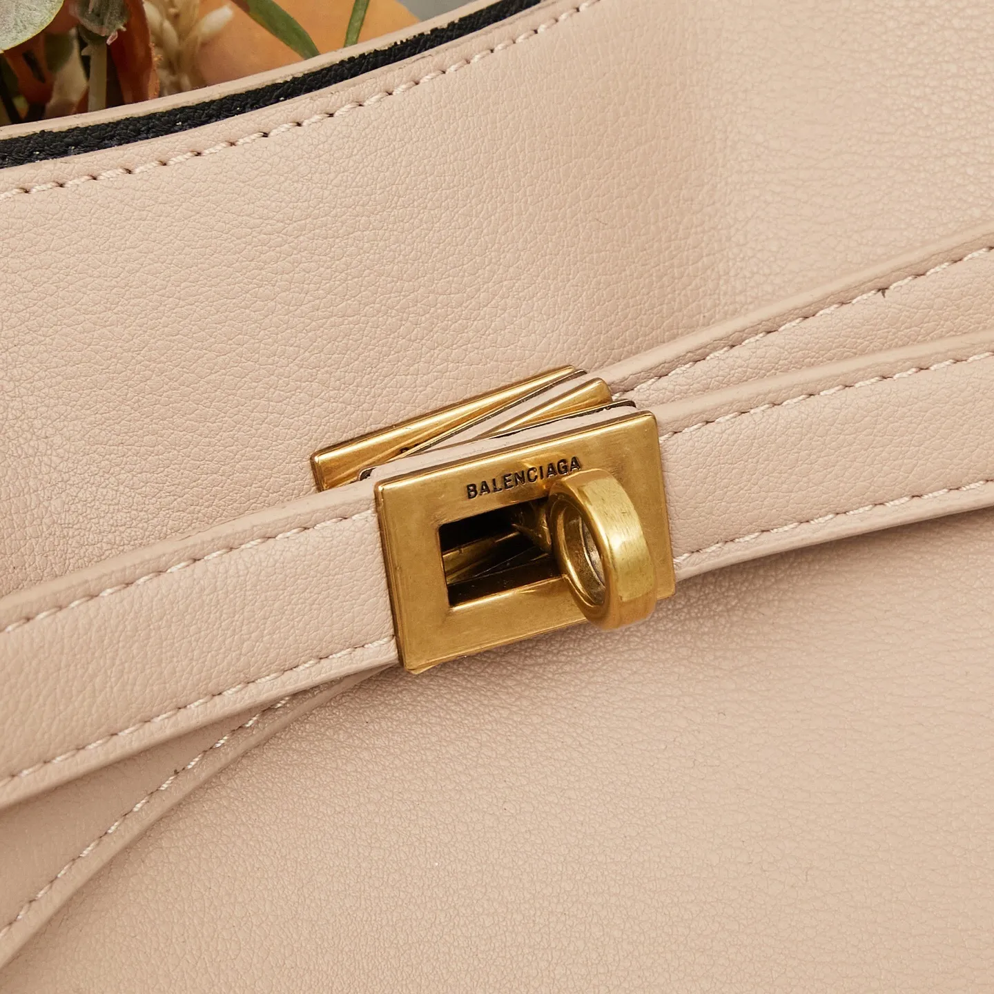 All Categories Official Website "Brand Women's Bags" Women's Bags 💙 BALENCIAGA 2025 Official Website New Balenciaga Crossbody Bag