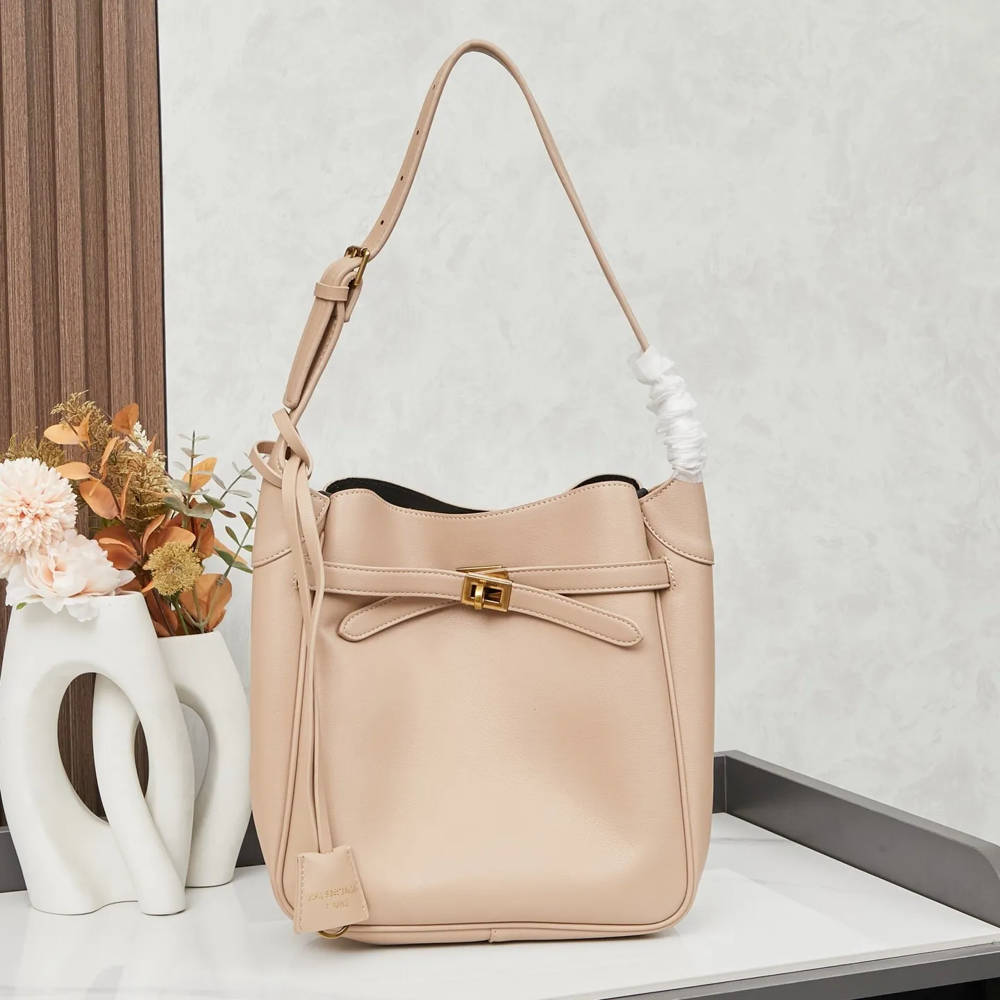 All Categories Official Website "Brand Women's Bags" Women's Bags 💙 BALENCIAGA 2025 Official Website New Balenciaga Crossbody Bag