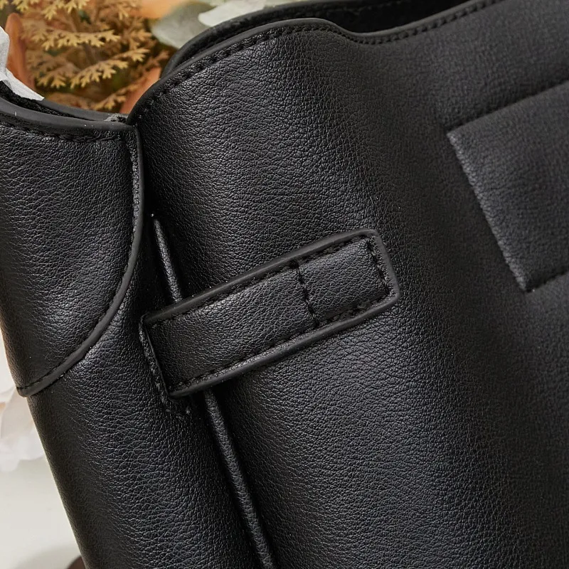 All Categories Official Website "Brand Women's Bags" Women's Bags 💙 BALENCIAGA 2025 Official Website New Balenciaga Crossbody Bag
