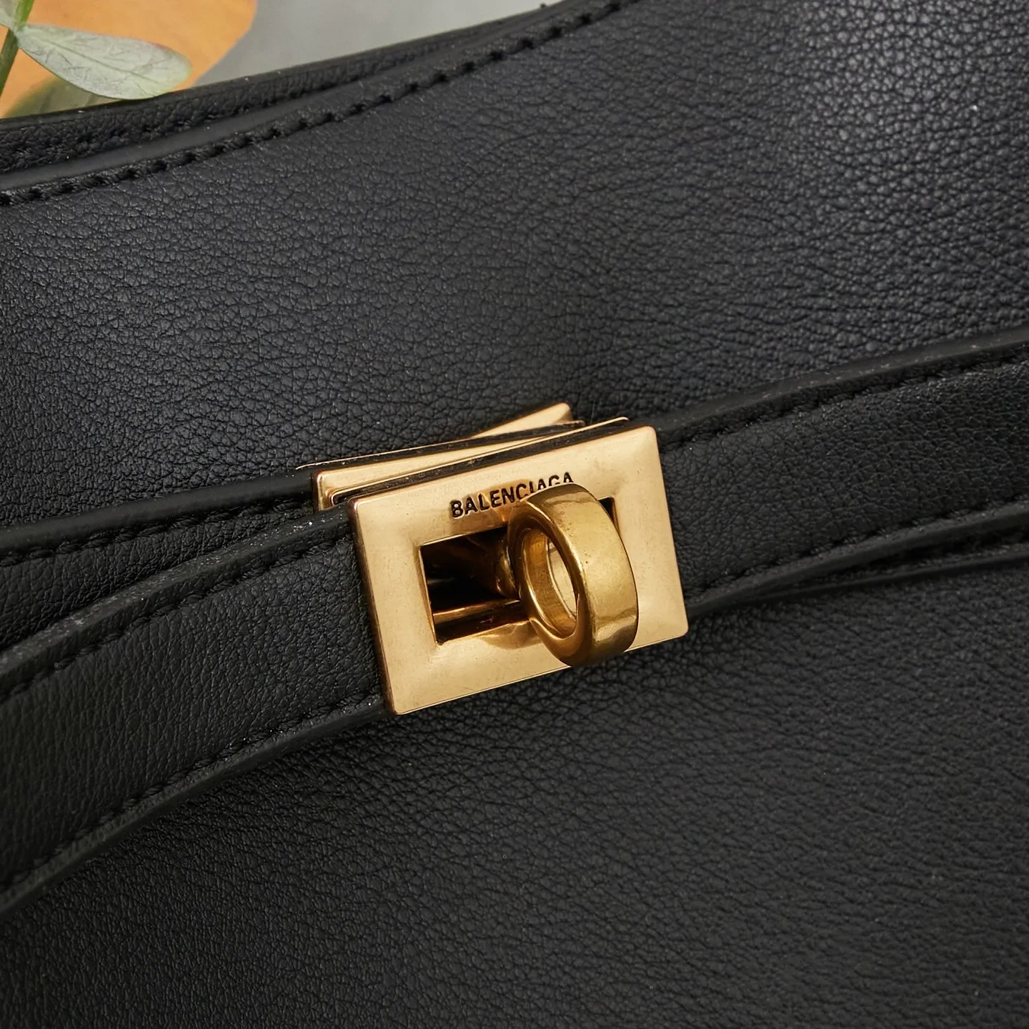All Categories Official Website "Brand Women's Bags" Women's Bags 💙 BALENCIAGA 2025 Official Website New Balenciaga Crossbody Bag