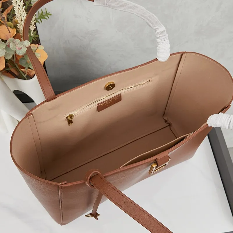 All Categories Official Website "Brand Women's Bags" Women's Bags 💙 BALENCIAGA 2025 Official Website New Balenciaga Crossbody Bag
