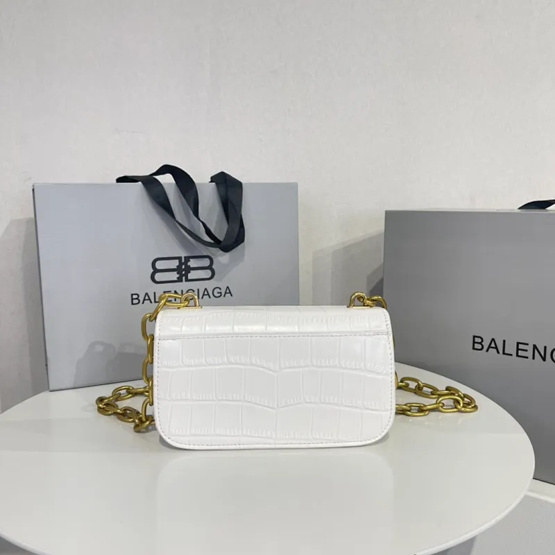 All categories Official website "Brand Women's Bags" Women's Bags 💙 BALENCIAGA 2022 Official New Balenciaga Crossbody Bag Wholesale 58001400 High Quality Size: 19-10-6.9CM