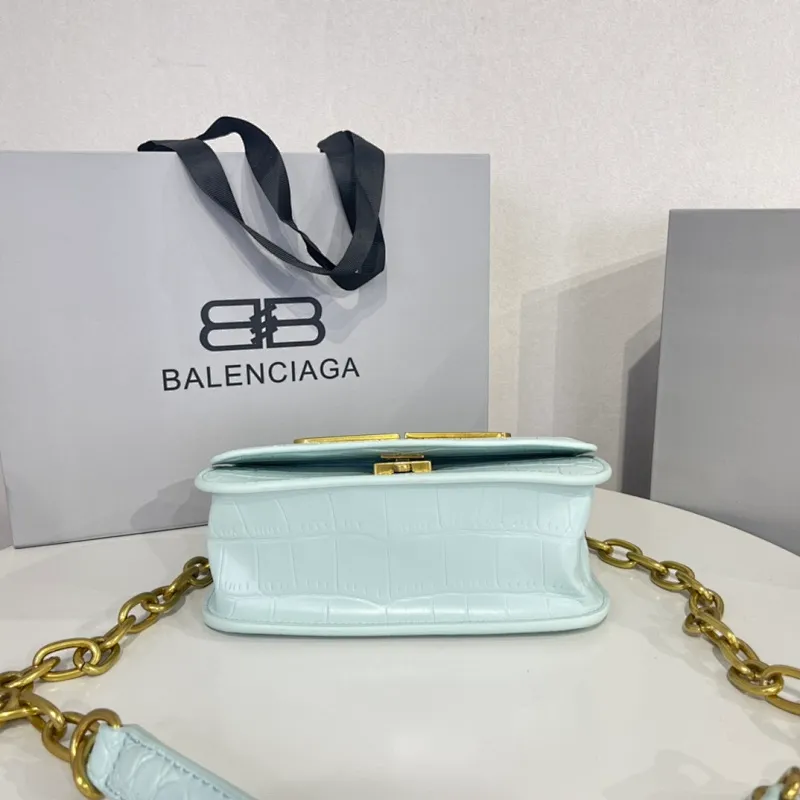 All categories Official website "Brand Women's Bags" Women's Bags 💙 BALENCIAGA 2022 Official New Balenciaga Crossbody Bag Wholesale 58001400 High Quality Size: 19-10-6.9CM
