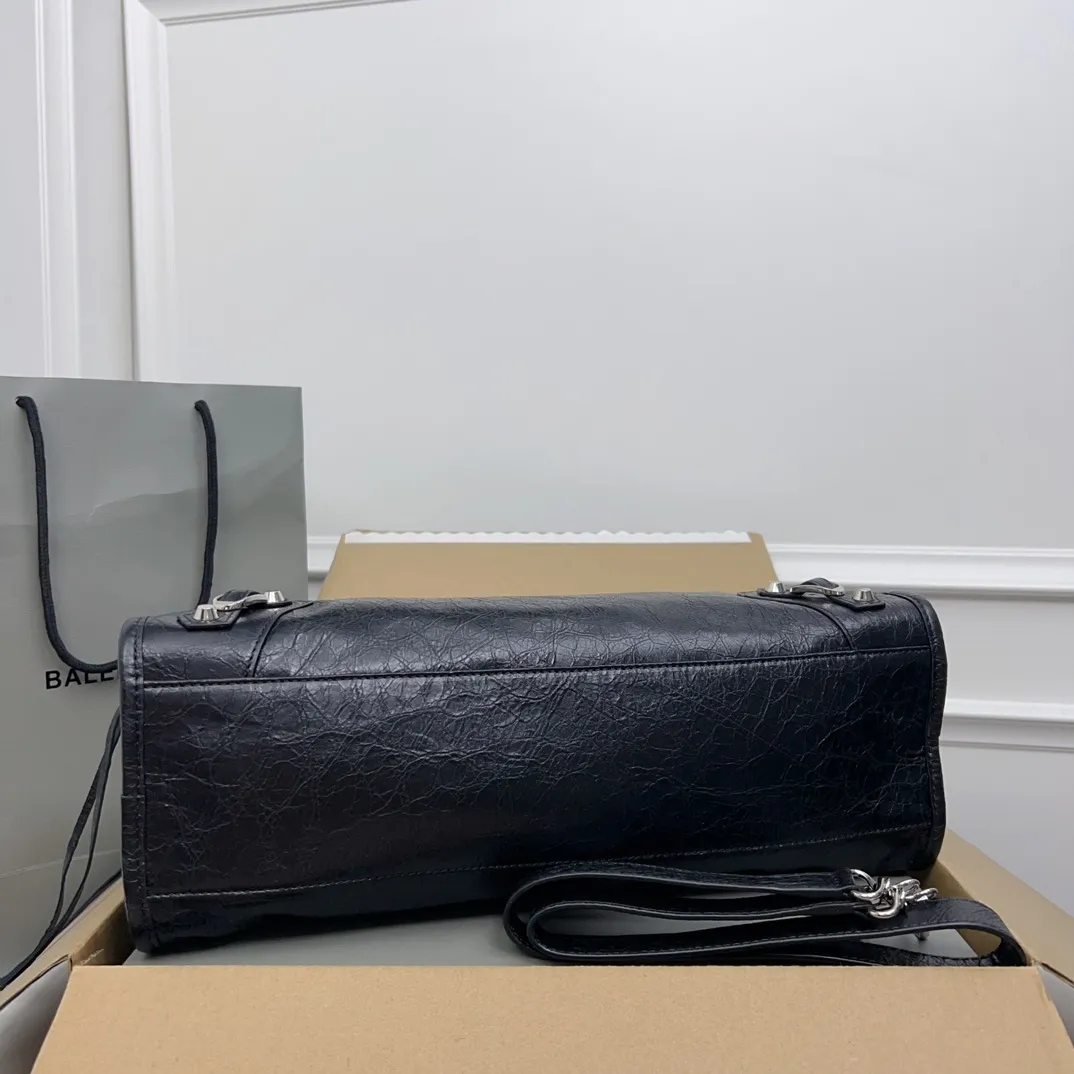 All categories Balenciaga Women's Bags (Balenciaga) Balenciaga 3825
