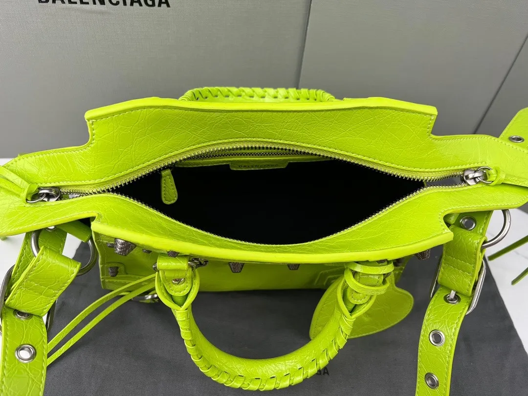 All categories Official website "Brand Women's Bags" Women's Bags 💙 BALENCIAGA 2023 latest Balenciaga crossbody bag