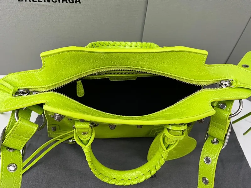 All categories Official website "Brand Women's Bags" Women's Bags 💙 BALENCIAGA 2023 latest Balenciaga crossbody bag