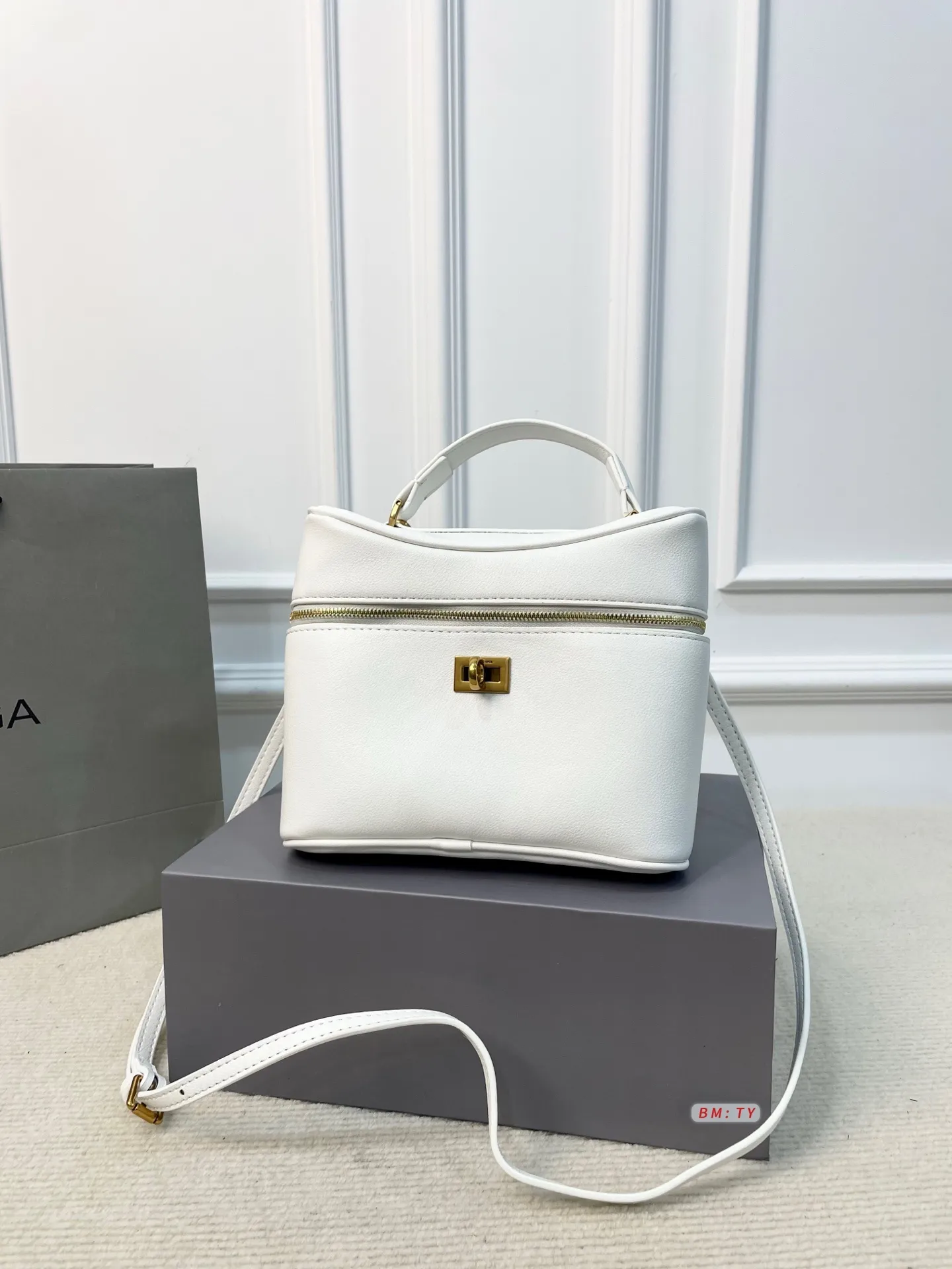 All Categories Official Website "Brand Women's Bags" Women's Bags 💙 BALENCIAGA 2025 New Balenciaga Crossbody Bag