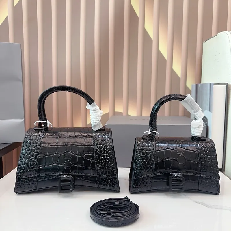 All Categories Official Website "Brand Women's Bags" Women's Bags 💙 BALENCIAGA 2026 New BALENCIAGA Crossbody Bag
