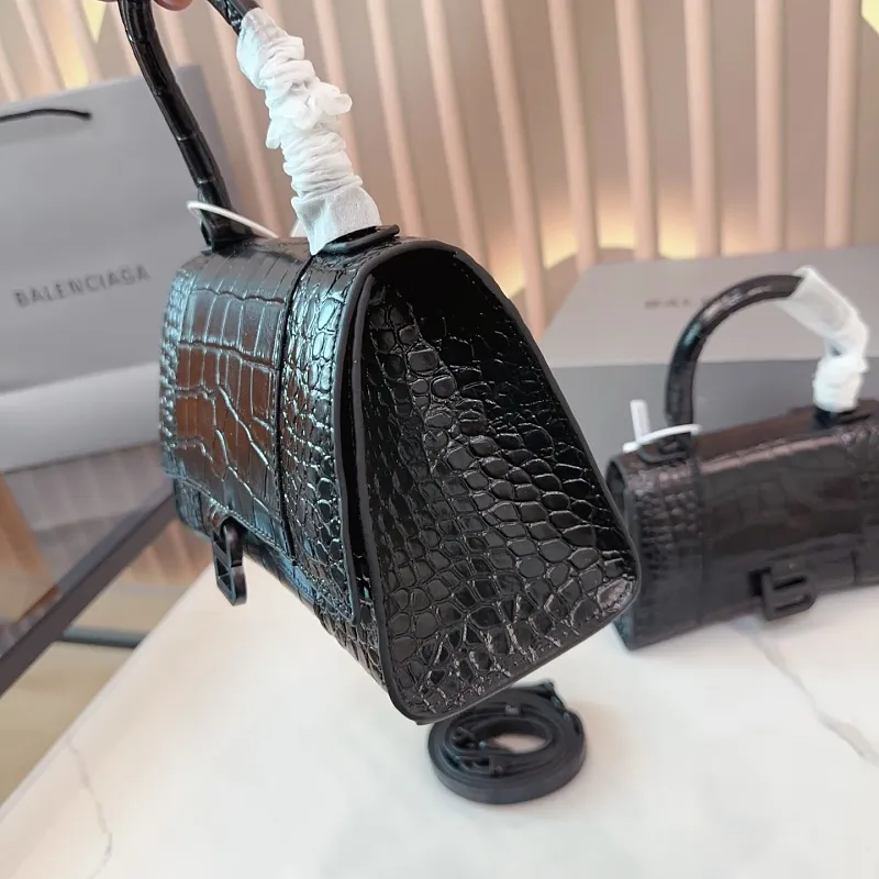 All Categories Official Website "Brand Women's Bags" Women's Bags 💙 BALENCIAGA 2026 New BALENCIAGA Crossbody Bag