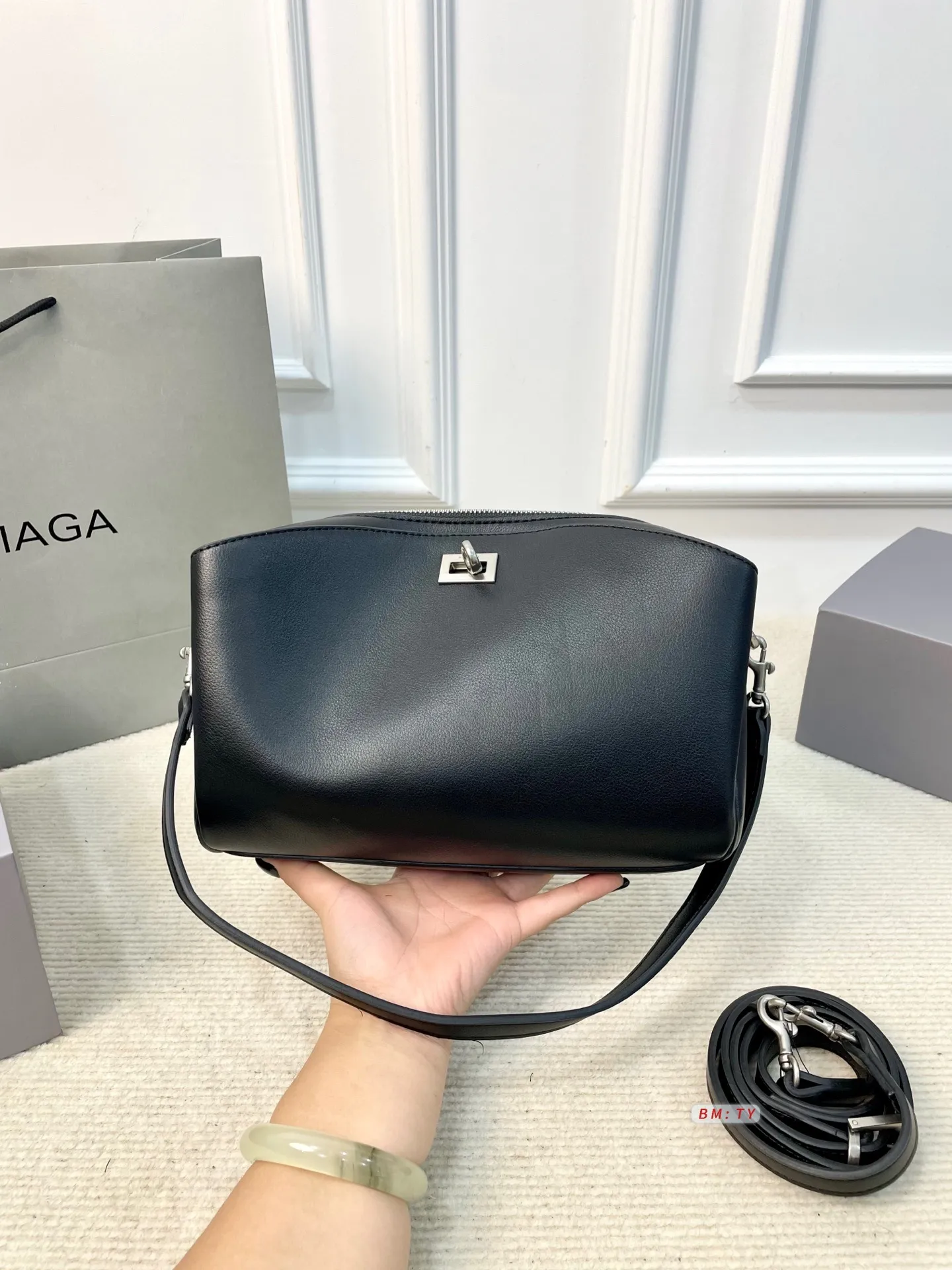 All Categories Official Website "Brand Women's Bags" Women's Bags 💙 BALENCIAGA 2025 New Balenciaga Crossbody Bag