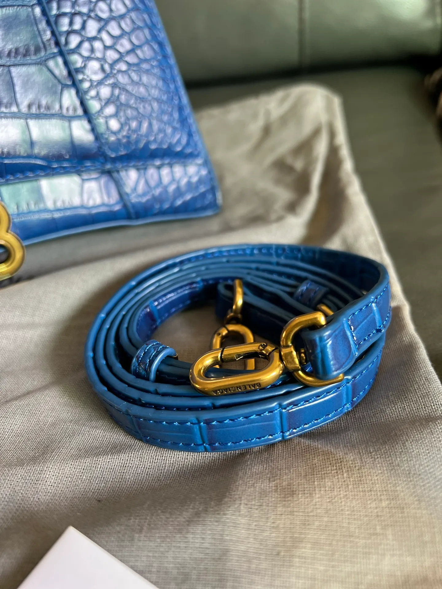 All Categories Official Website "Brand Women's Bags" Women's Bags 💙 BALENCIAGA 2026 New BALENCIAGA Crocodile Pattern Buckle Hourglass Bag