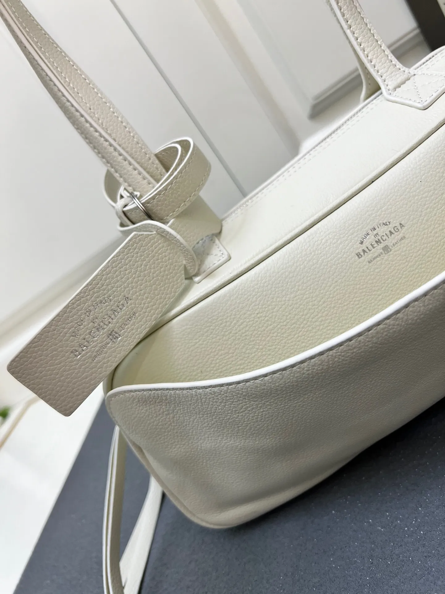 All Categories Official Website "Brand Women's Bags" Women's Bags 💙 BALENCIAGA 2025 New Balenciag Carrie Bowling Bag