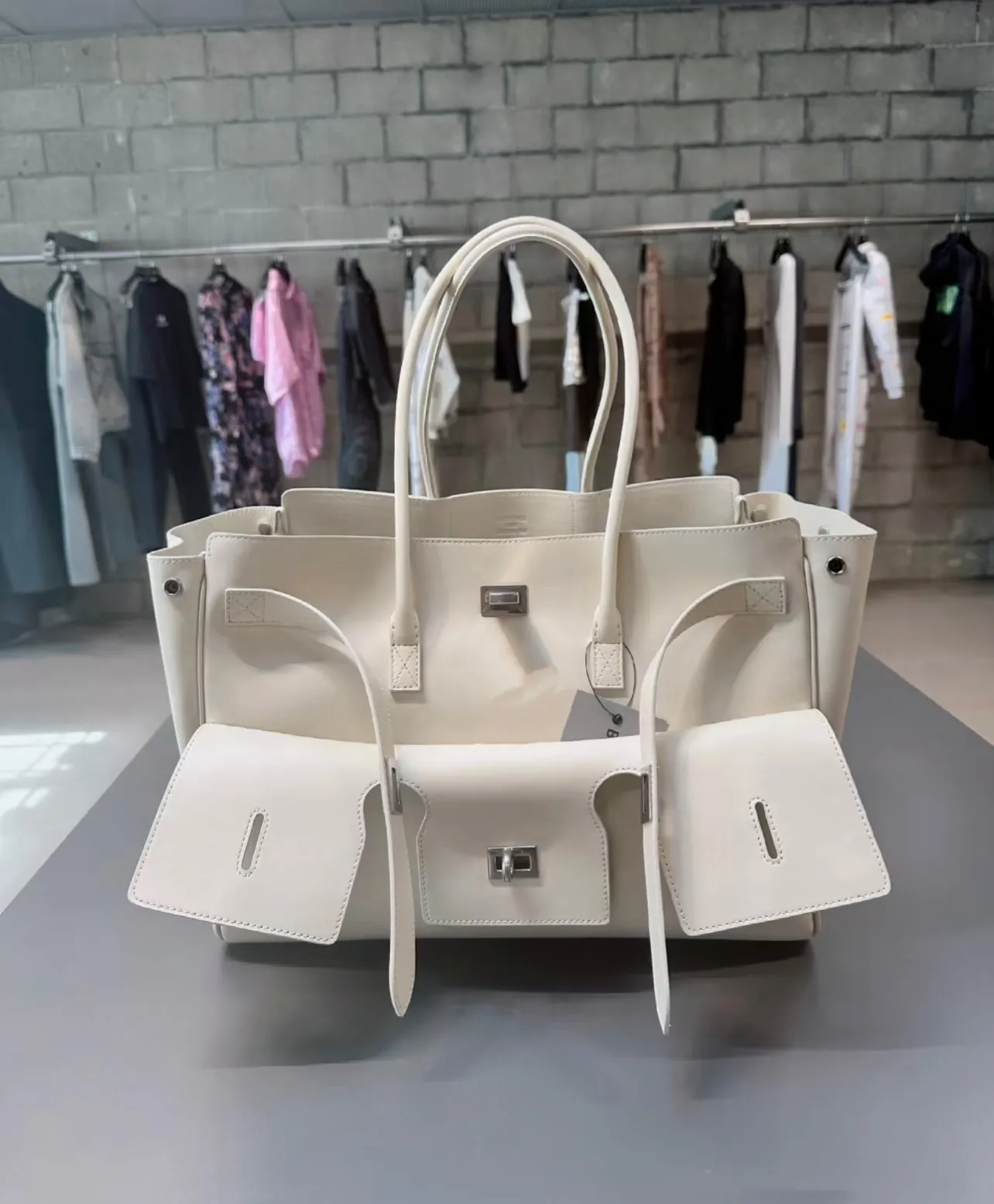 All categories Balenciaga Women's Bags (Balenciaga) Balenciaga 2528