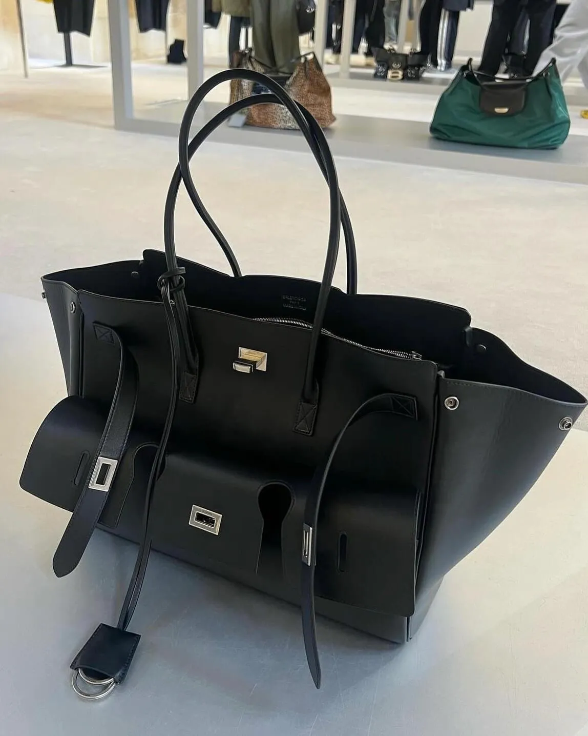 All categories Balenciaga Women's Bags (Balenciaga) Balenciaga 2528