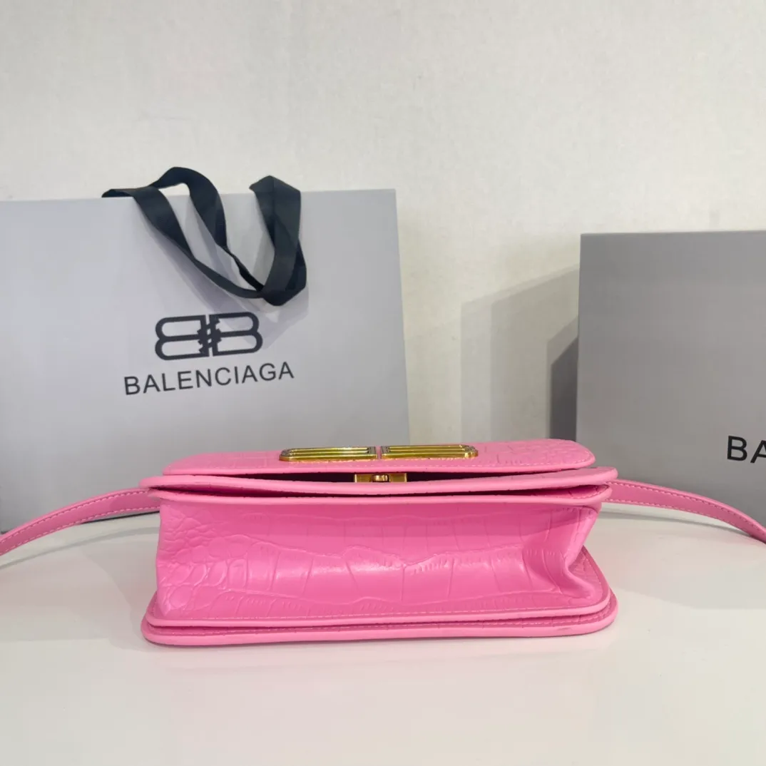 All categories Official website "Brand Women's Bags" Women's Bags 💙 BALENCIAGA 2022 Official New Balenciaga Crossbody Bag Wholesale 58001550 High Quality Size: 23.5-12.4-10.4CM