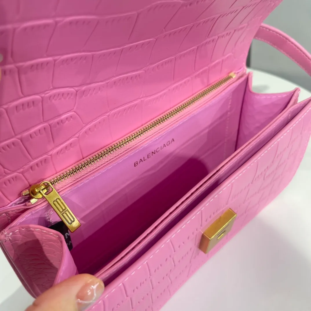 All categories Official website "Brand Women's Bags" Women's Bags 💙 BALENCIAGA 2022 Official New Balenciaga Crossbody Bag Wholesale 58001550 High Quality Size: 23.5-12.4-10.4CM