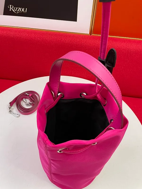 All categories Official website "Brand Women's Bags" Women's Bags 💙 BALENCIAGA 2023 latest Balenciaga bucket bag