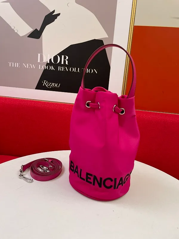 All categories Official website "Brand Women's Bags" Women's Bags 💙 BALENCIAGA 2023 latest Balenciaga bucket bag