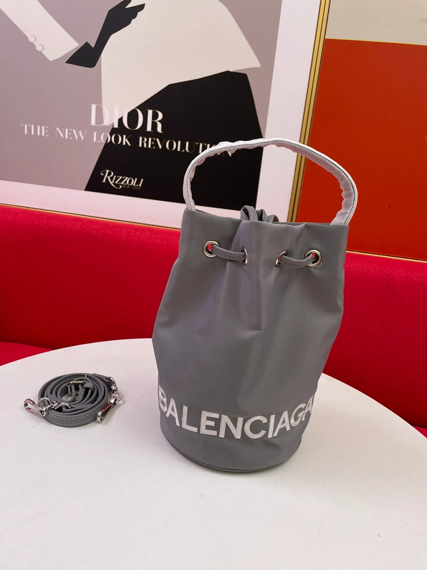All categories Official website "Brand Women's Bags" Women's Bags 💙 BALENCIAGA 2023 latest Balenciaga bucket bag
