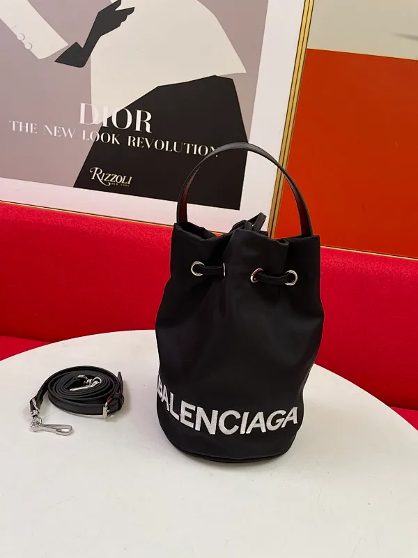All categories Official website "Brand Women's Bags" Women's Bags 💙 BALENCIAGA 2023 latest Balenciaga bucket bag