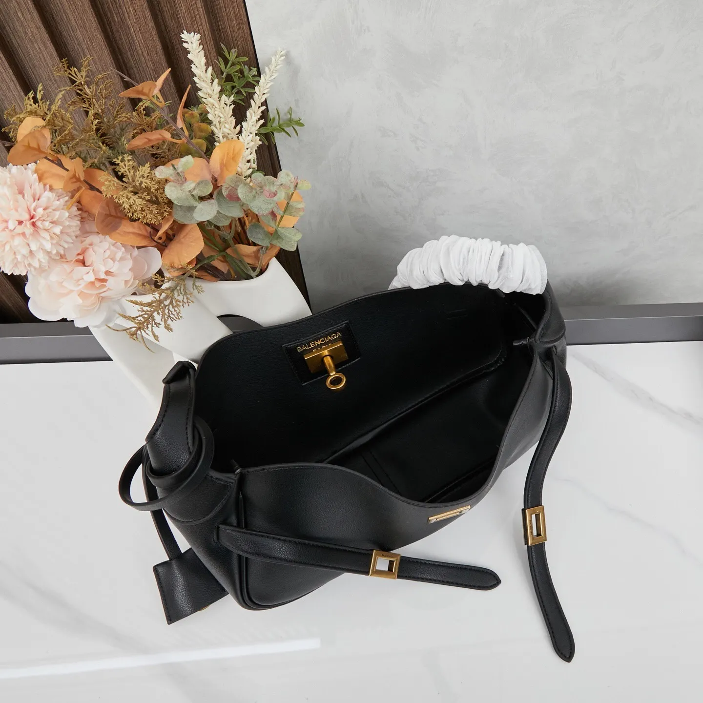 All Categories Official Website "Brand Women's Bags" Women's Bags 💙 BALENCIAGA 2025 Official Website New Balenciaga Underarm Bag