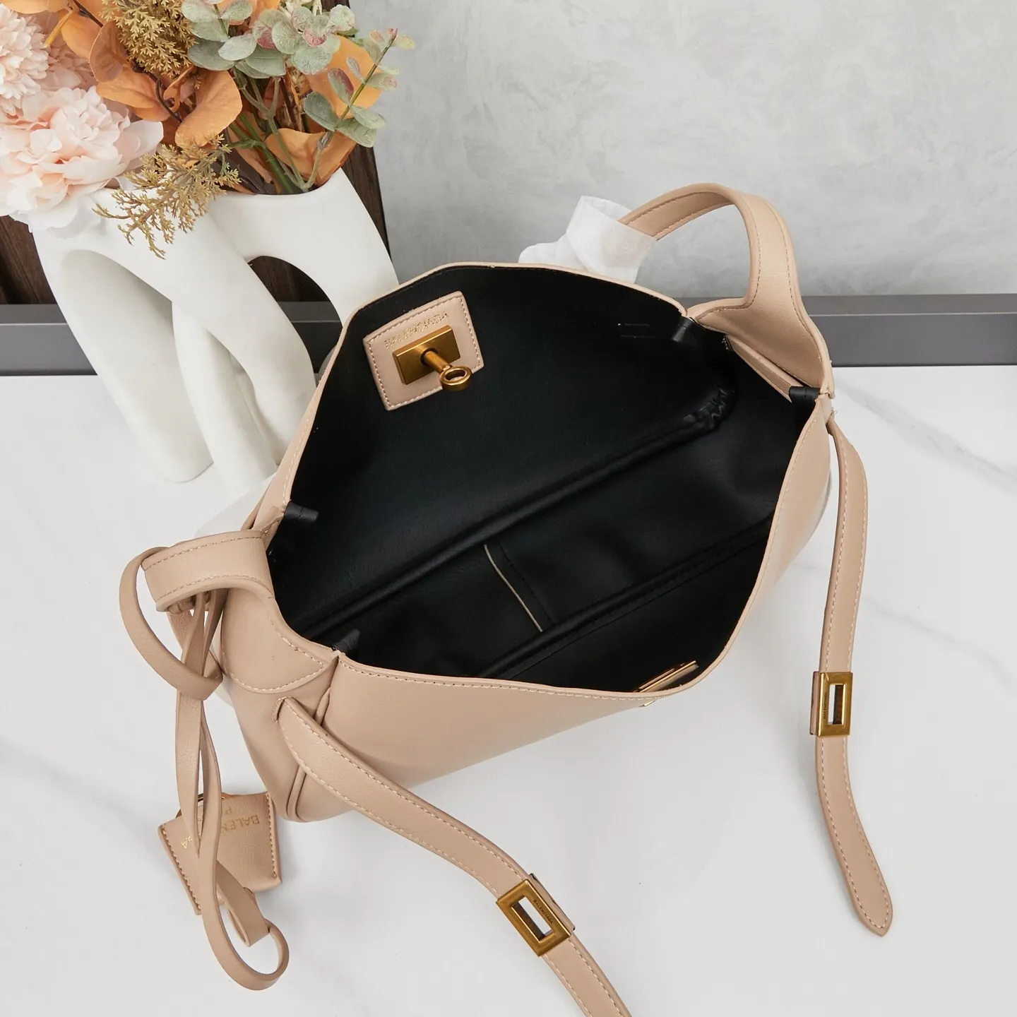 All Categories Official Website "Brand Women's Bags" Women's Bags 💙 BALENCIAGA 2025 Official Website New Balenciaga Underarm Bag