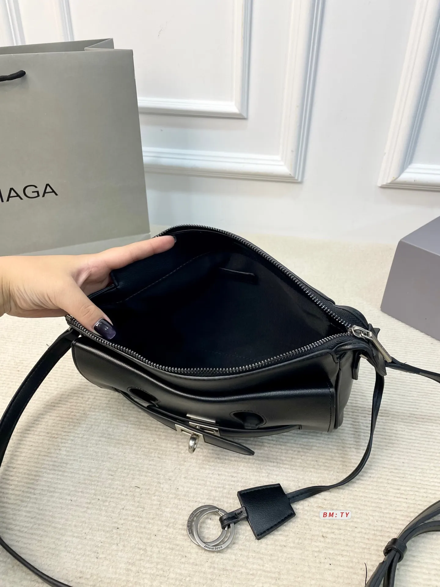 All Categories Official Website "Brand Women's Bags" Women's Bags 💙 BALENCIAGA 2025 New Balenciaga Crossbody Bag