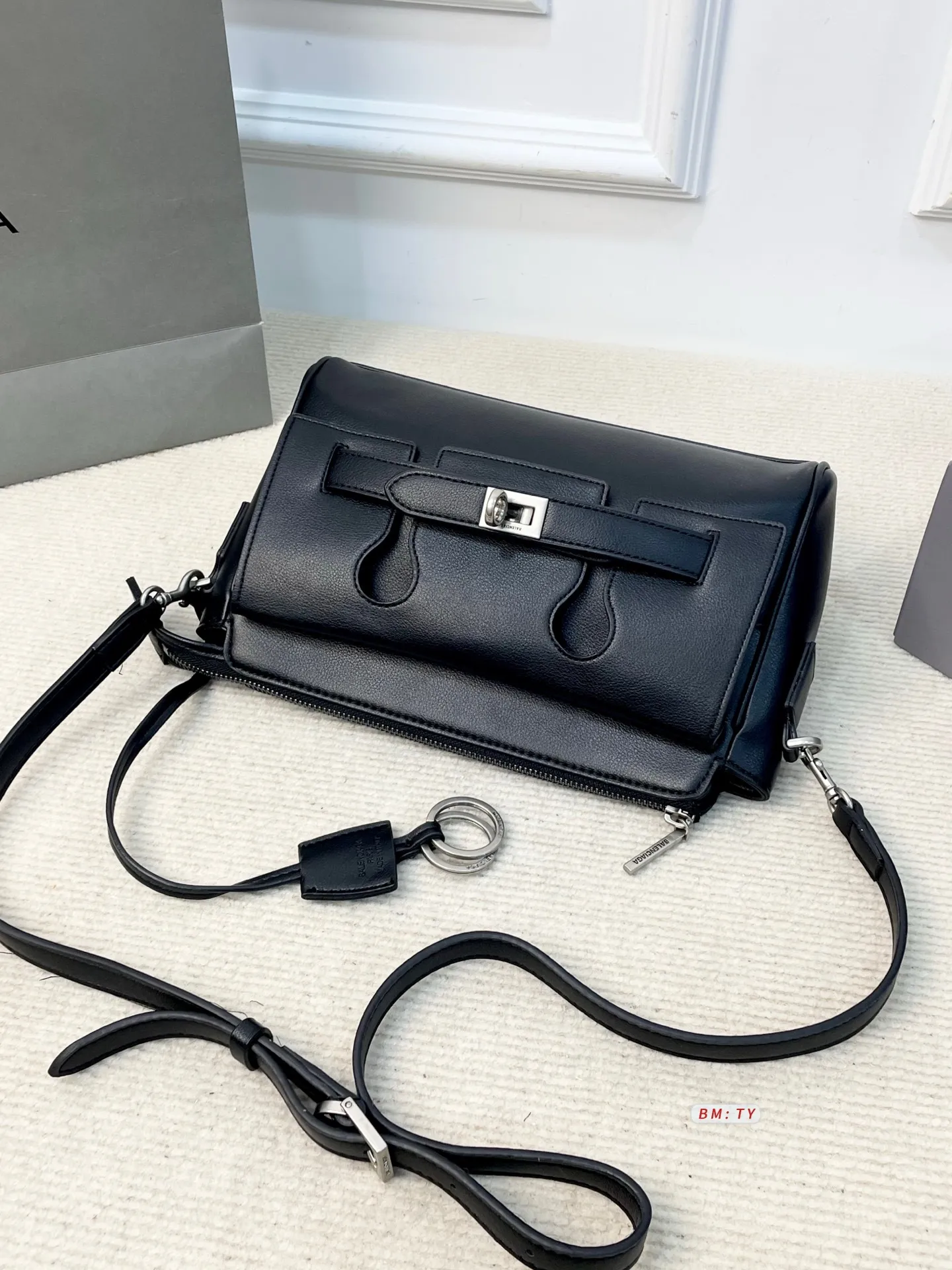 All Categories Official Website "Brand Women's Bags" Women's Bags 💙 BALENCIAGA 2025 New Balenciaga Crossbody Bag