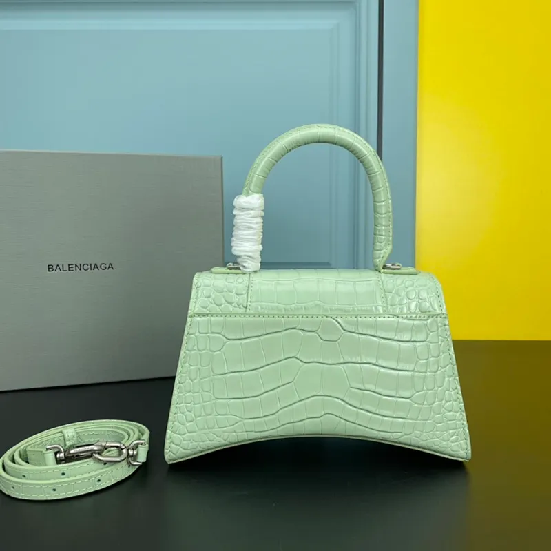 All categories Official website "Brand Women's Bags" Women's Bags 💙 BALENCIAGA 2022 Official New Balenciaga Hourglass Bag Wholesale Small size 58004300 Medium size 58004600 High quality Size: Small size 13-8-19CM Medium size 14-10-23