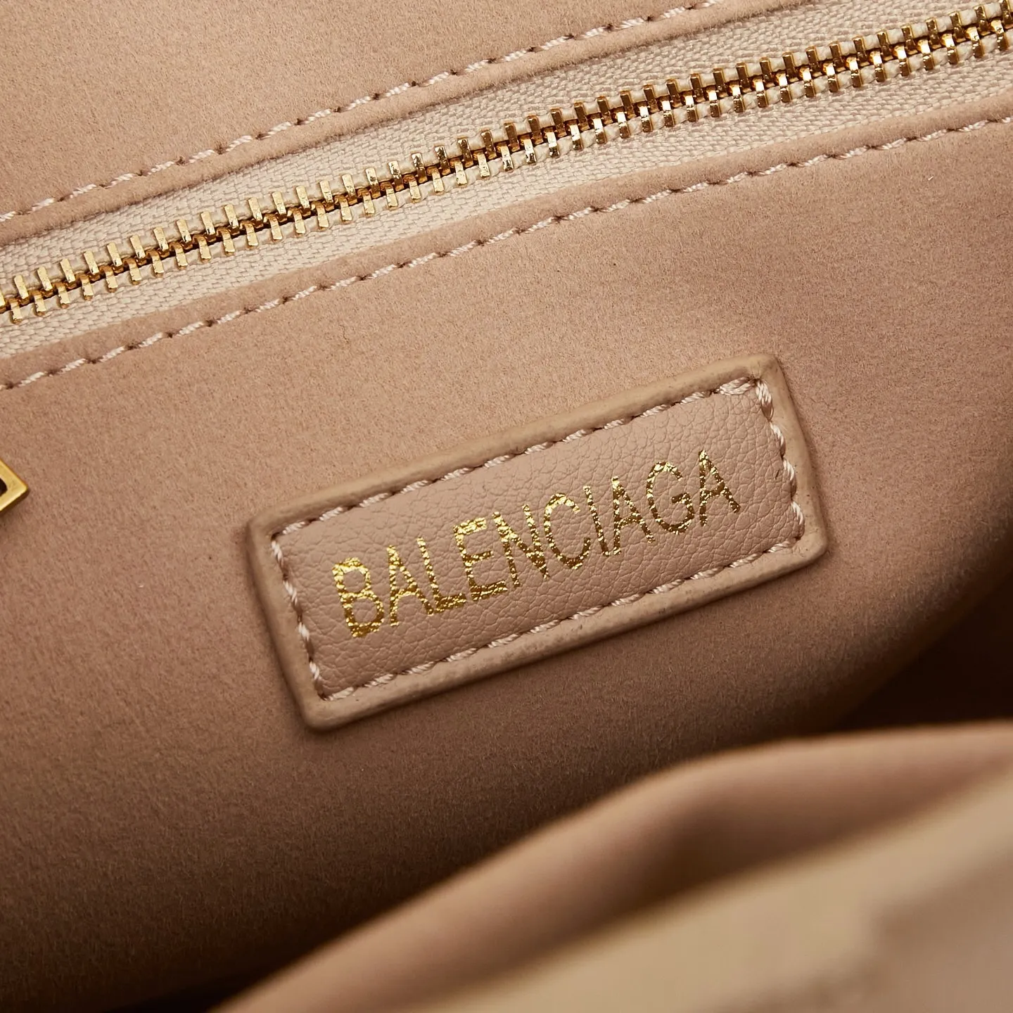 All Categories Official Website "Brand Women's Bags" Women's Bags 💙 BALENCIAGA 2025 Official Website New Balenciaga Crossbody Bag