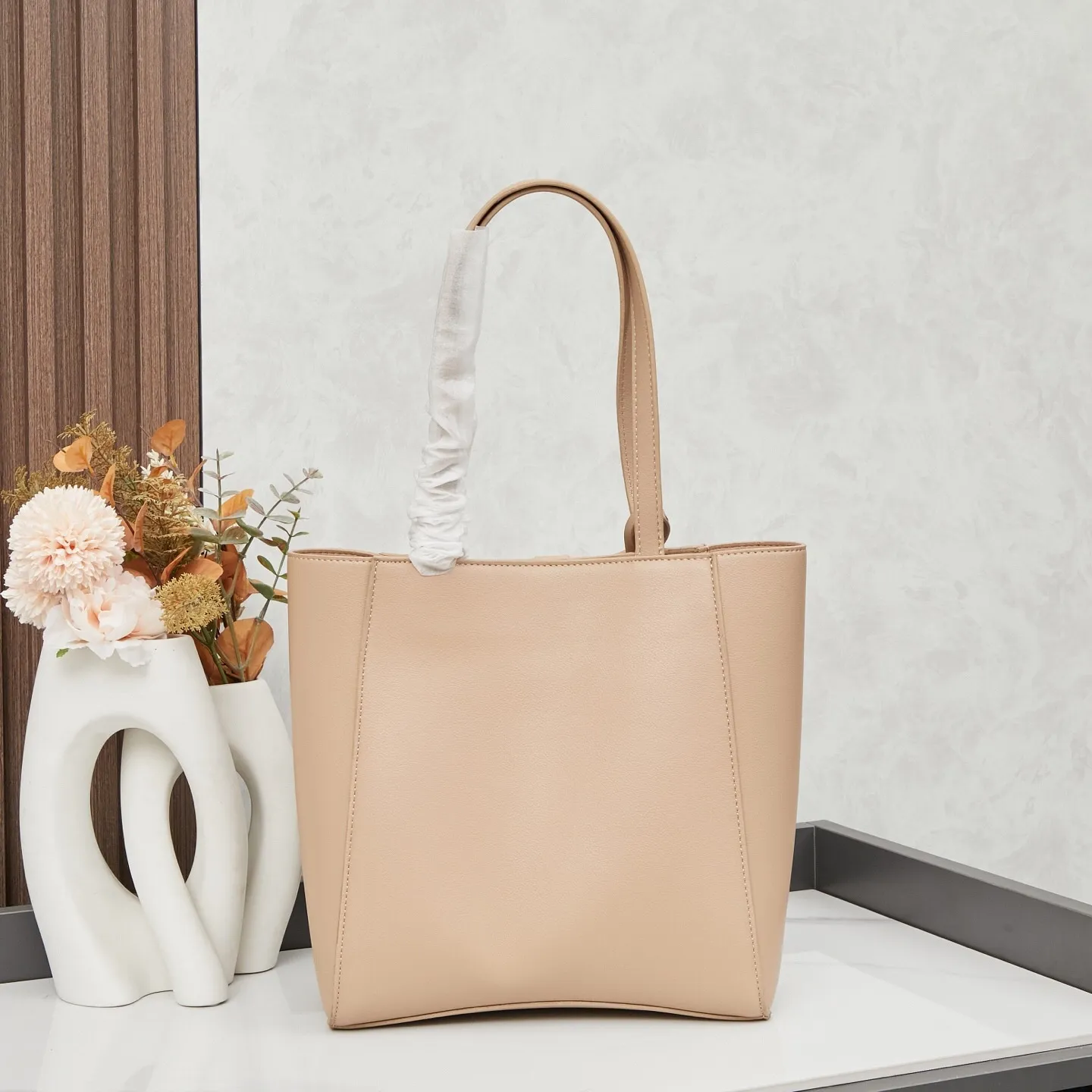 All Categories Official Website "Brand Women's Bags" Women's Bags 💙 BALENCIAGA 2025 Official Website New Balenciaga Crossbody Bag