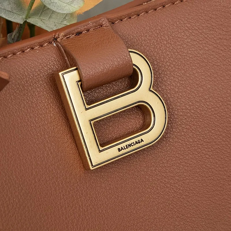 All Categories Official Website "Brand Women's Bags" Women's Bags 💙 BALENCIAGA 2025 Official Website New Balenciaga Crossbody Bag