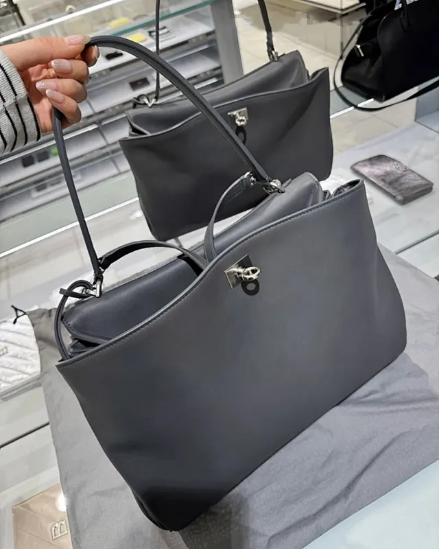All Categories Balenciaga Women's Bags (Balenciaga) Balenciaga 2211