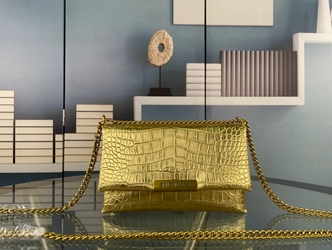 All Categories Official Website "Brand Women's Bags" Women's Bags 💙 BALENCIAGA 2023 latest Balenciaga crocodile pattern crossbody bag