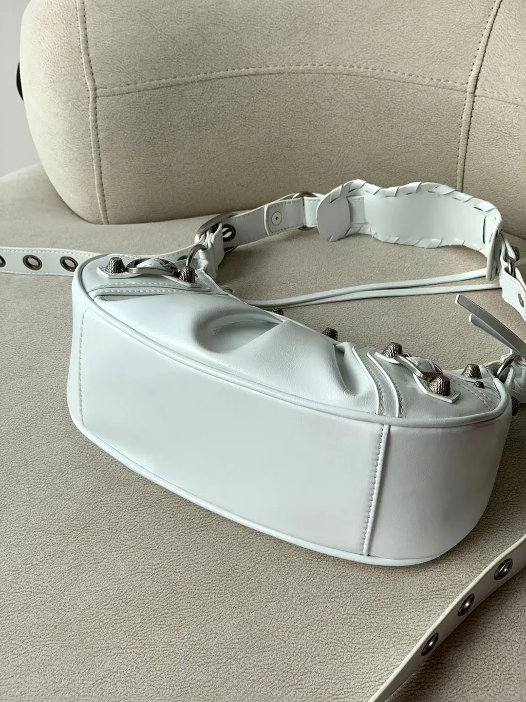 All categories Official website "Brand Women's Bags" Women's Bags 💙 BALENCIAGA Fine imitation BALENCIAGA, high imitation BALENCIAGA bag, BALENCIAGA crossbody bag, 2023 official latest version BALENCIAGA armpit bag, BALENCIAGA bag factory, recommended bag, size: 25-6-14C