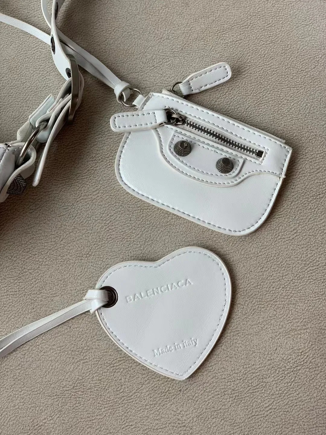 All categories Official website "Brand Women's Bags" Women's Bags 💙 BALENCIAGA Fine imitation BALENCIAGA, high imitation BALENCIAGA bag, BALENCIAGA crossbody bag, 2023 official latest version BALENCIAGA armpit bag, BALENCIAGA bag factory, recommended bag, size: 25-6-14C