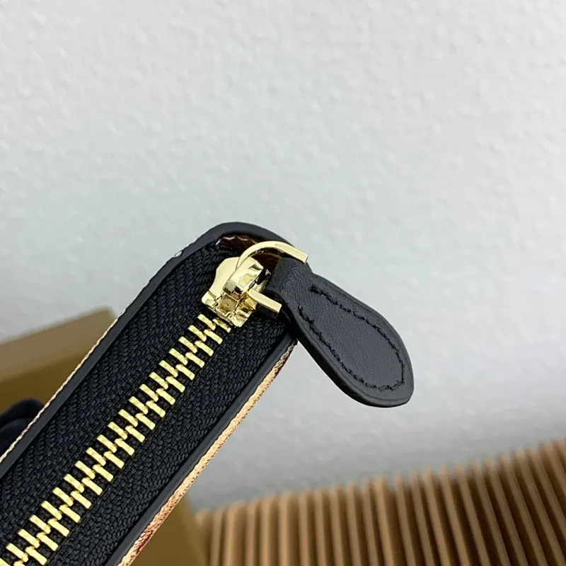 All categories Burberry wallet (Burberry) Burberry 4811