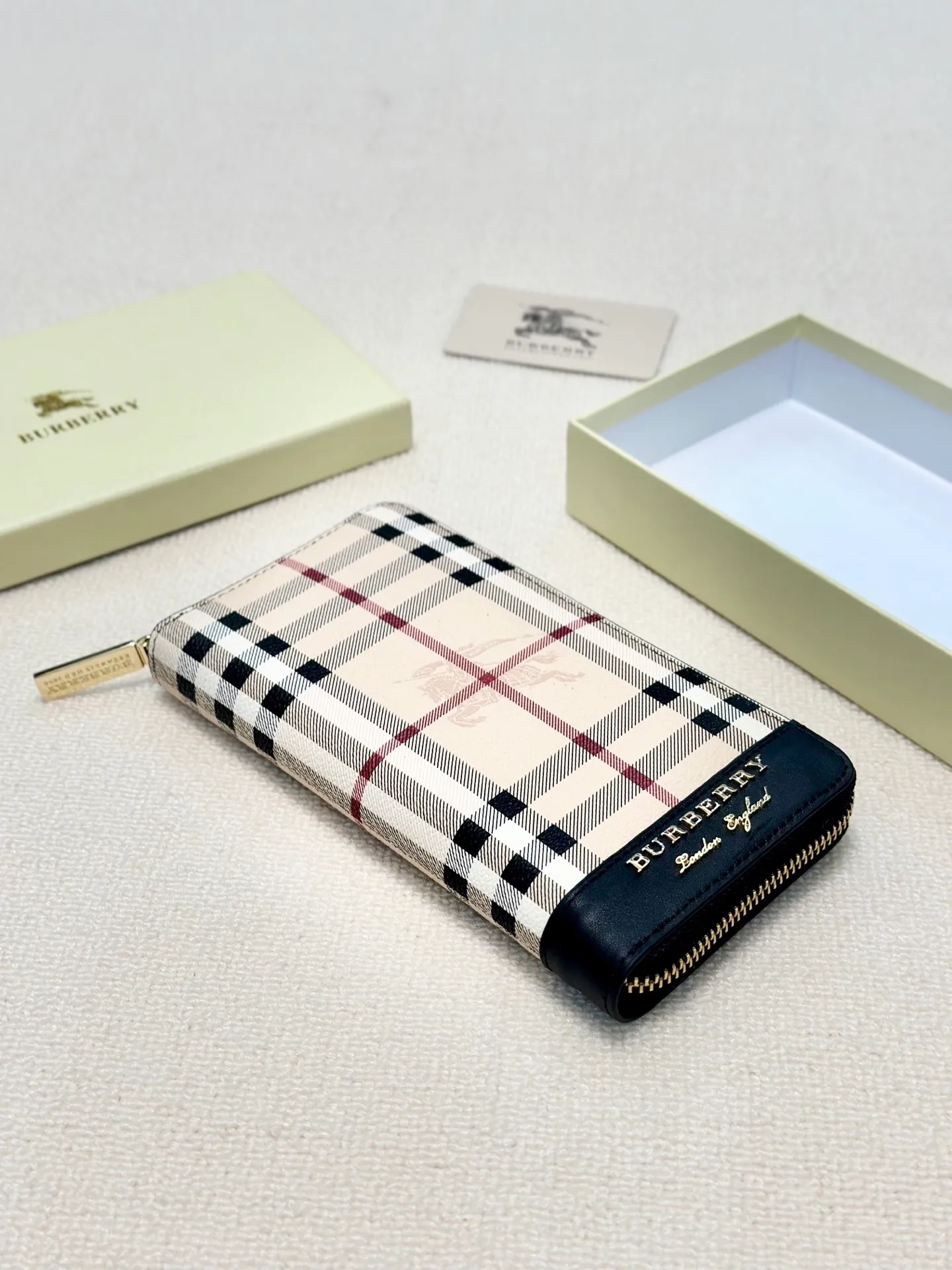 All categories Burberry wallet (Burberry) Burberry 2010