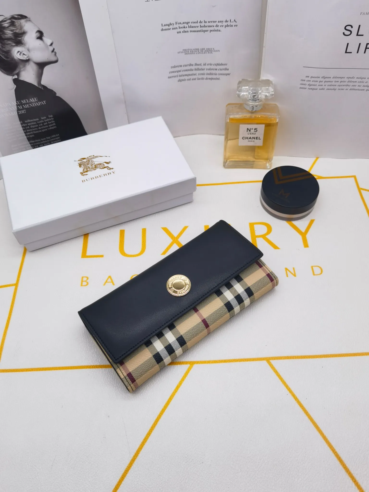 All categories Burberry wallet (Burberry) Burberry 8300