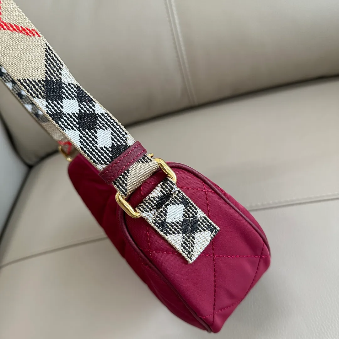 All categories Burberry women's bags (Burberry) Burberry 235