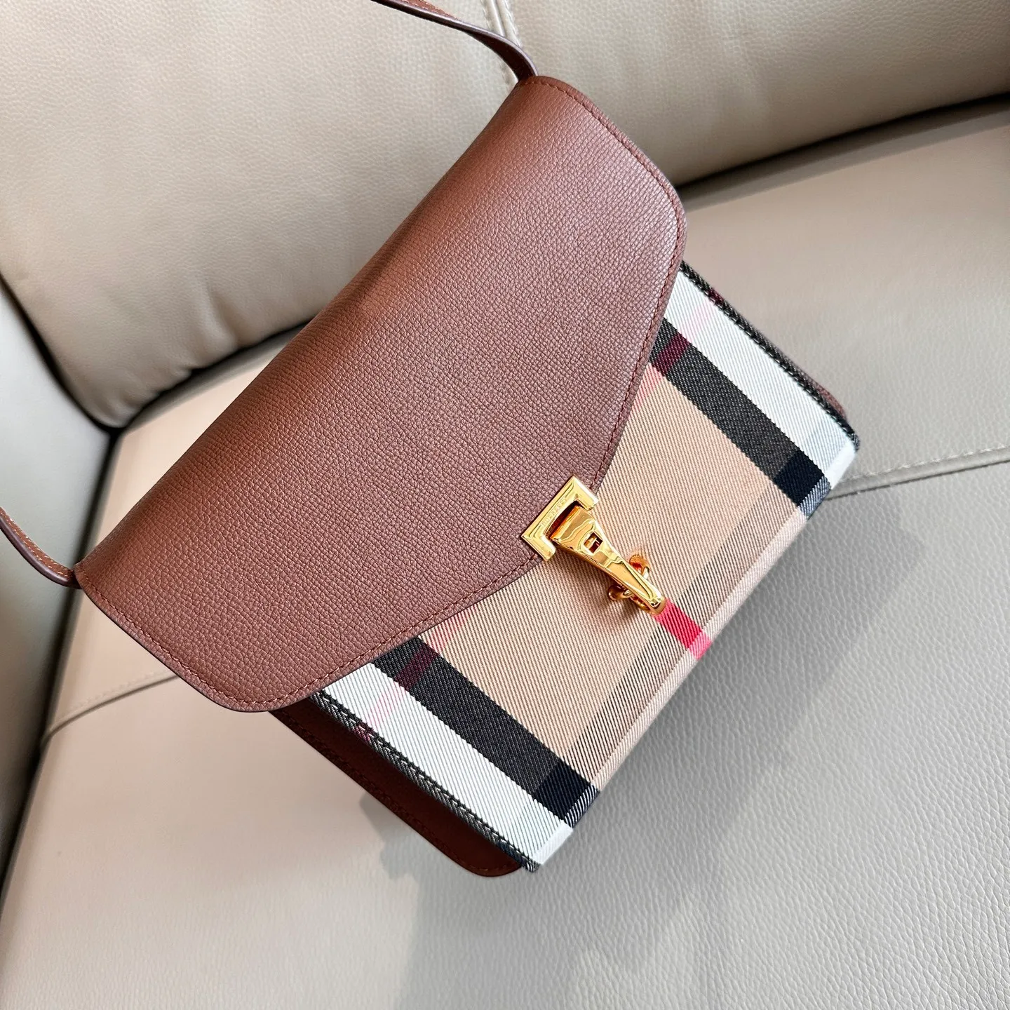 All Categories Official Website "Brand Women's Bags" Women's Bags 💙 Burberry 2025 New Burberry Crossbody Bag