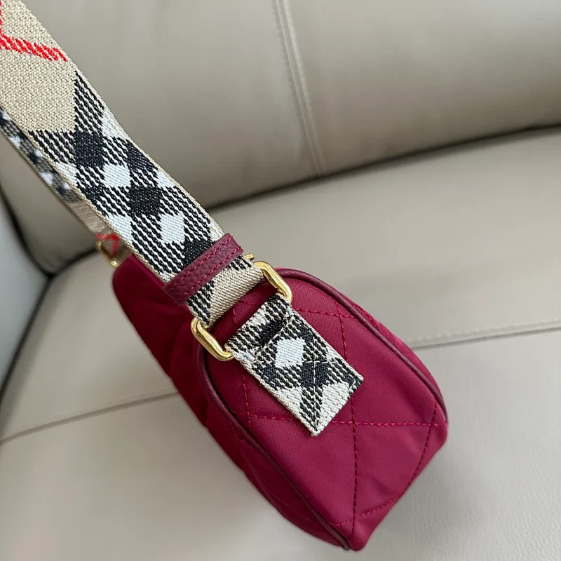 All categories Burberry women's bags (Burberry) Burberry 235