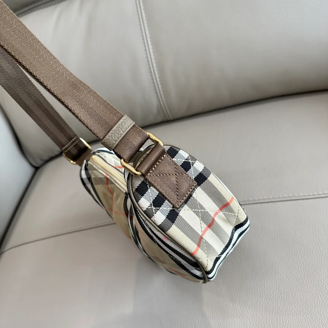 All categories Burberry women's bags (Burberry) Burberry 235