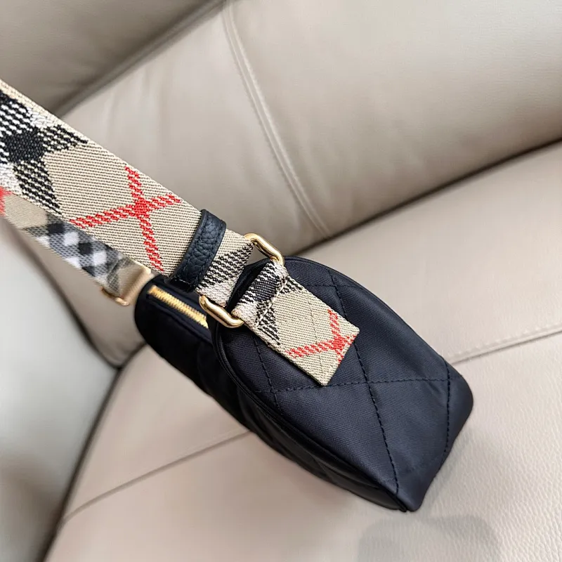 All categories Burberry women's bags (Burberry) Burberry 235
