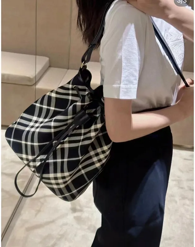 All categories Burberry women's bags (Burberry) Burberry 8386