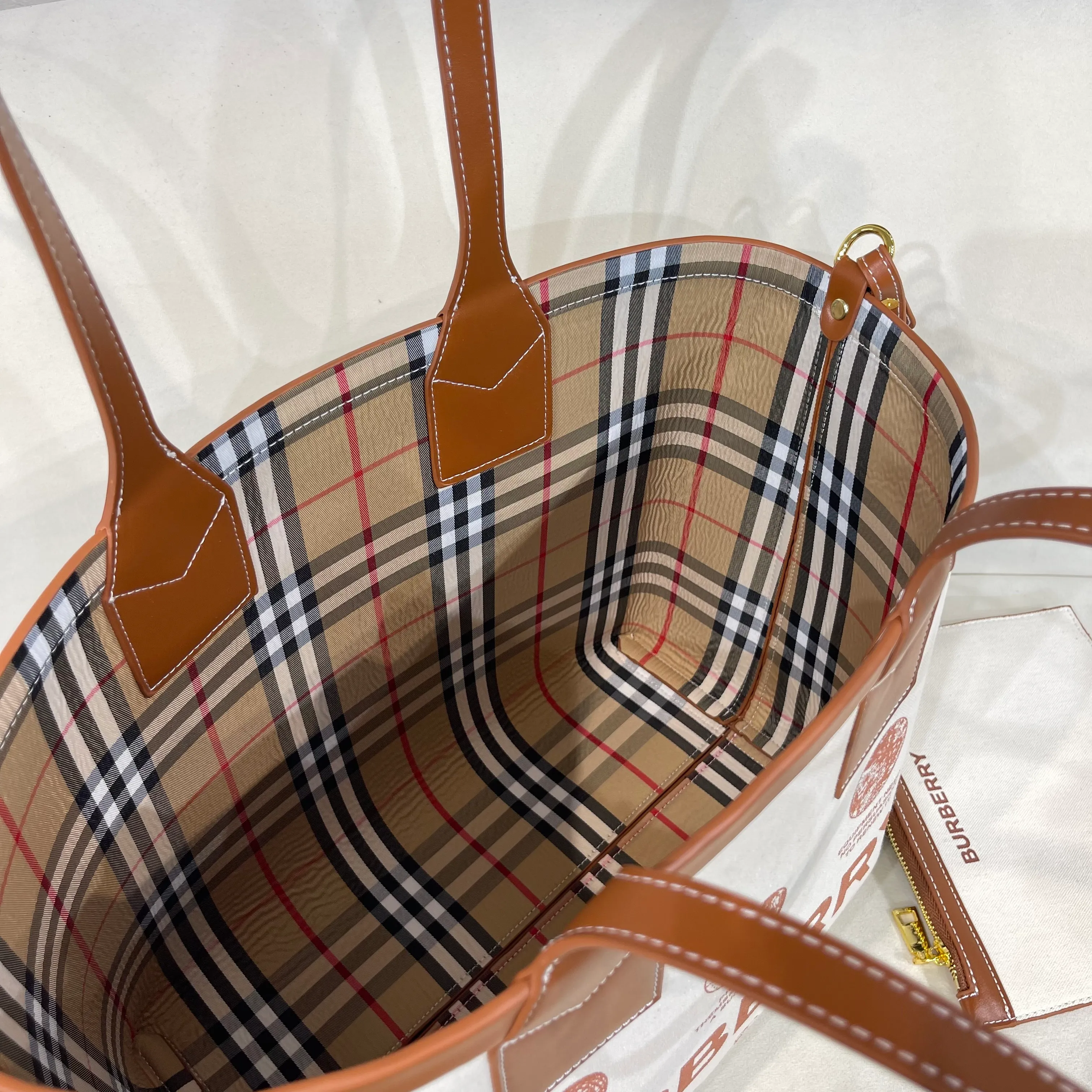 All categories Burberry women's bags (Burberry) Burberry 236